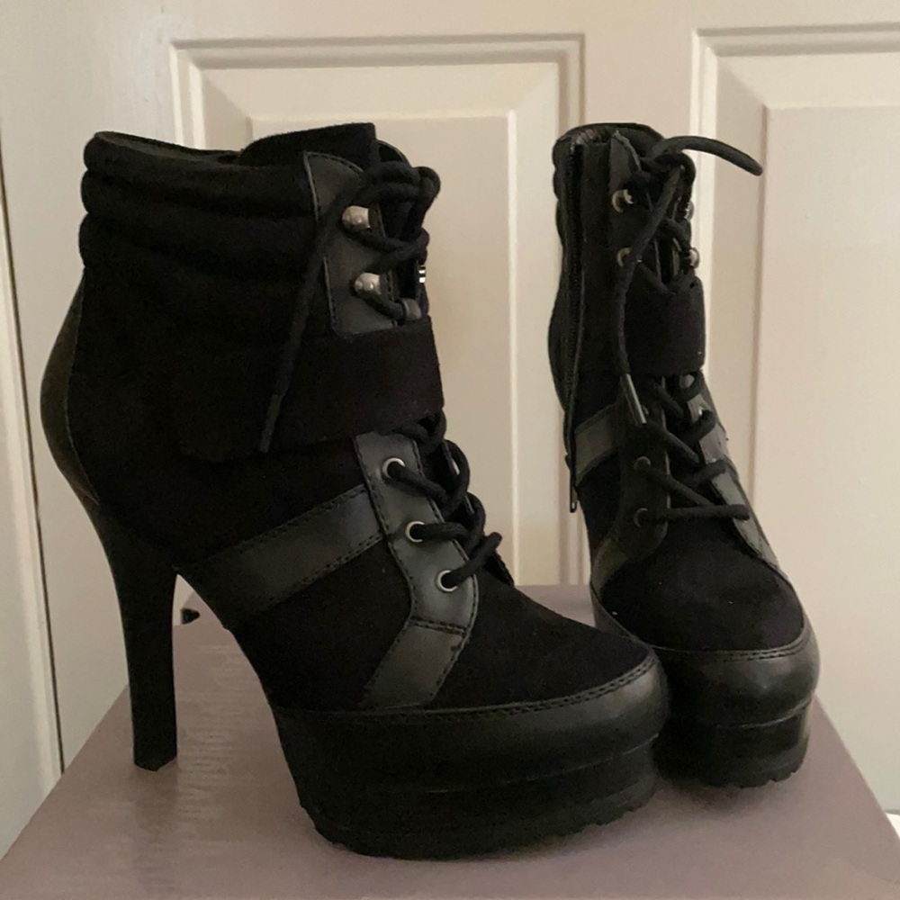 NEVER WORN JENNIFER LOPEZ BOOTS